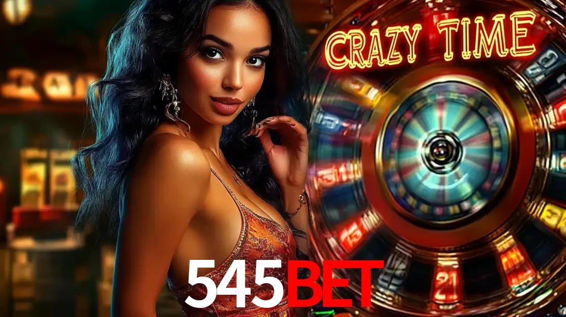 Mulher elegante ao lado da vibrante roda da fortuna do jogo de cassino ao vivo Crazy Time, um dos game shows mais populares e cheios de prêmios do 545bet.